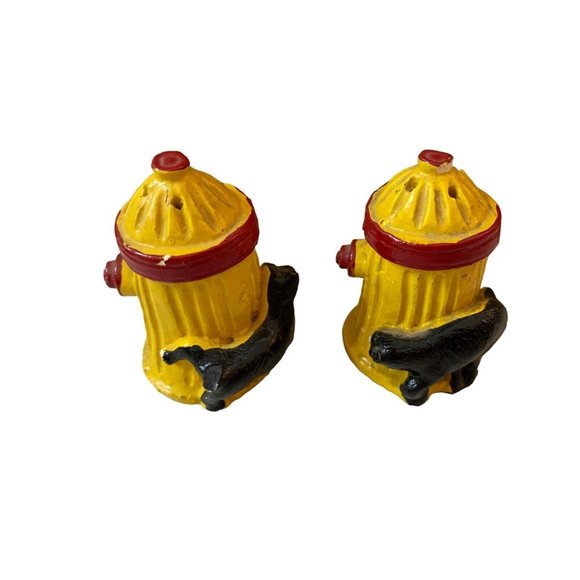 Vintage Chalkware Dog at Fire Hydrant Salt & Pepper Shakers Souvenir - Picture 4 of 7